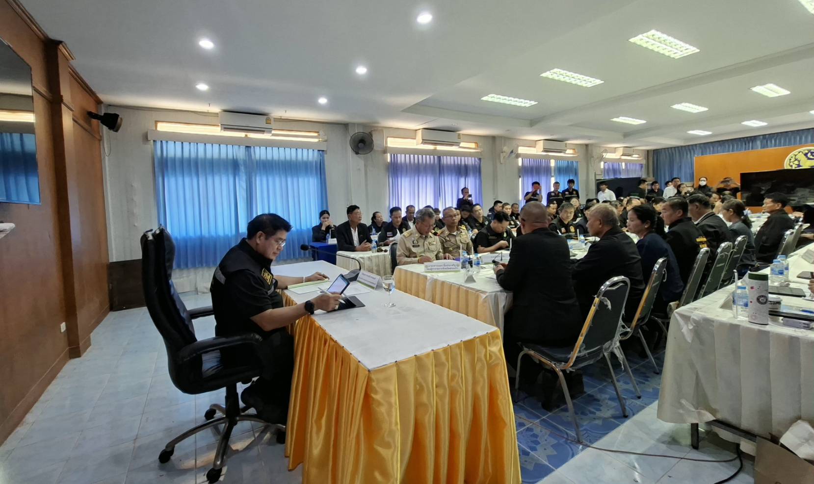 title - ส.ป.ก. ร่วมติดตามรองนายกรัฐมนตรี และรัฐมนตรีว่าการกระทรวงเกษตรและสหกรณ์ (ร้อยเอก ธรรมนัส พรหมเผ่า)  ในการประชุมติดตามความคืบหน้า และรับฟังปัญหาเพื่อกำหนดแนวทางแก้ไขปัญหาโครงการโคบาลบูรพา